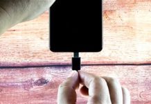 Galaxy S20 Plus가 죽음의 검은 화면에 멈춘 경우 어떻게해야합니까?