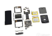 iFixit의 테어 다운에서 Moto Razr의 수리 가능성 점수 낮음