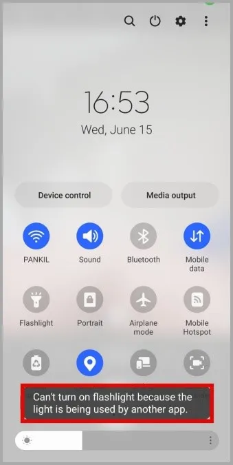 Samsungの携帯電話でフラッシュライトがすでに使用中のメッセージ