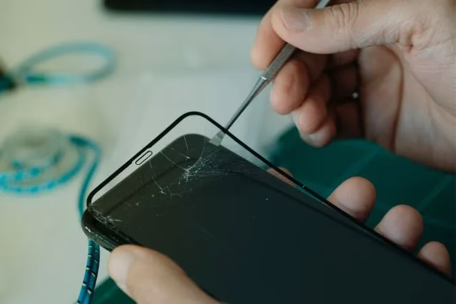 Fjerne herdet glass fra en telefon