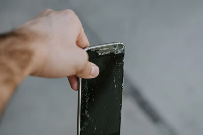 Samsung-telefon med sprukket skjerm
