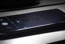 삼성 Galaxy S20에는 표면이 평평한 지 확인할 수있는 내장 레벨이 있습니다